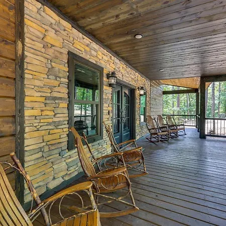 Gorgeous Broken Bow Family Home With Private Hot Tub